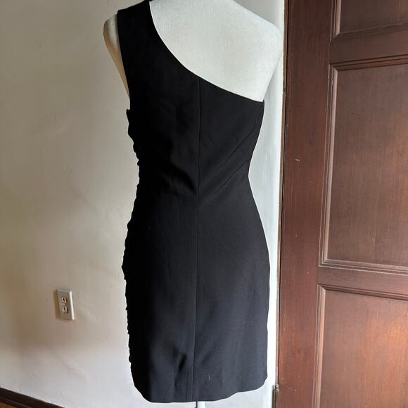 BLACK HALO | Black Shirred Detail One Shoulder Architectural Cocktail Dress | 4 - Picture 3 of 6